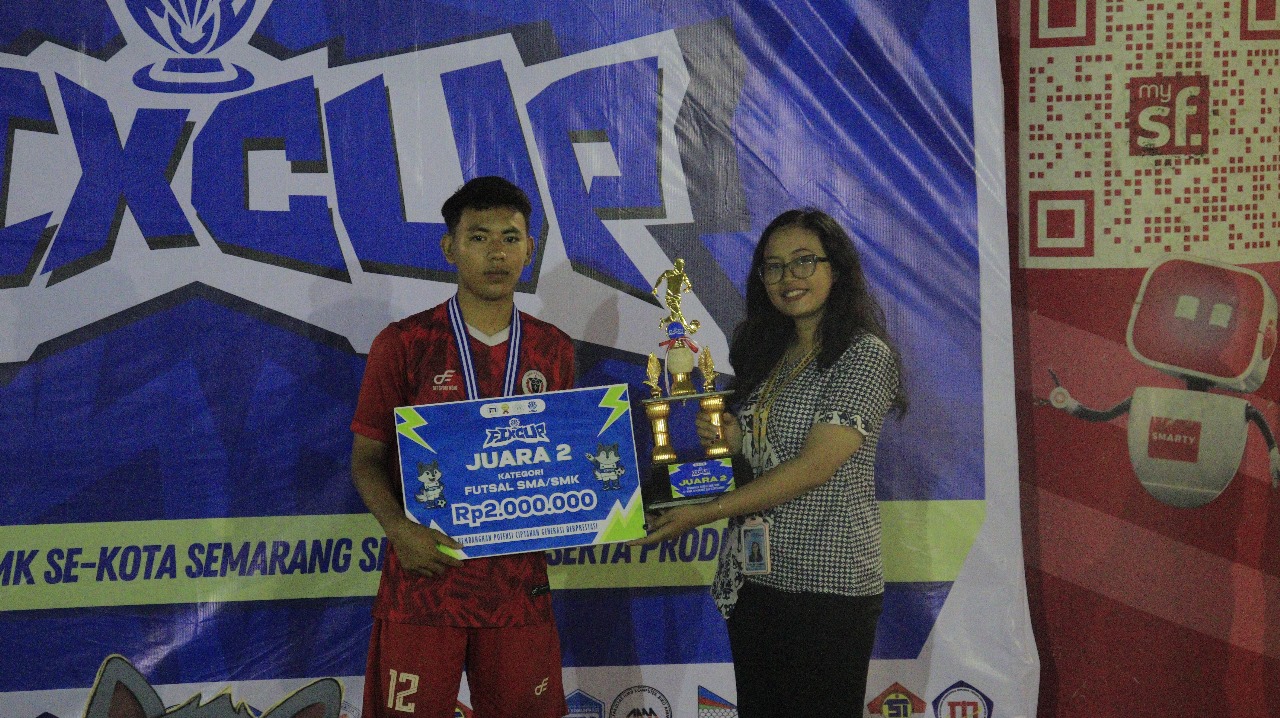 Penyerahan PIALA DAN HADIAH JUARA 2 SMA 